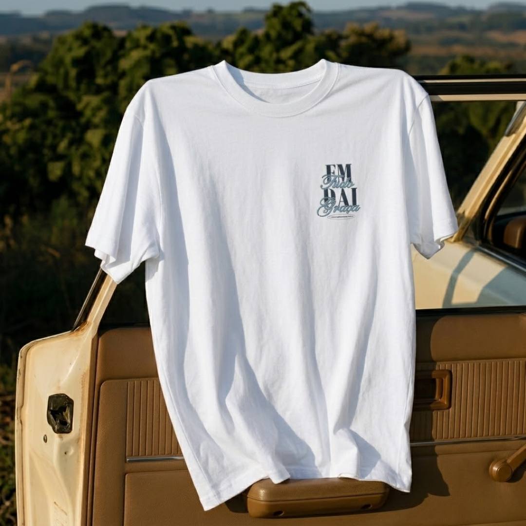 T-shirt - Em Tudo Dai Graças