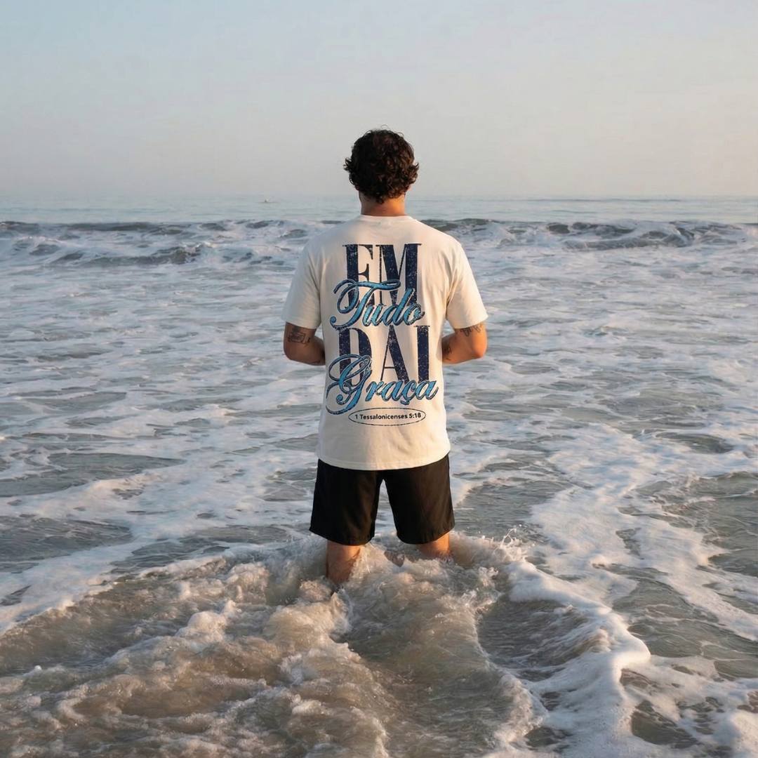 T-shirt - Em Tudo Dai Graças